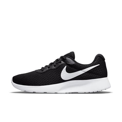 nike tanjun sneakers women's black.